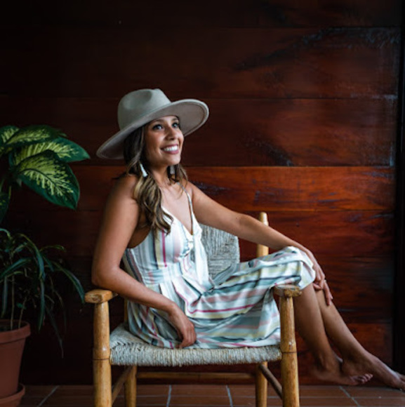 Meet your Posher, Bianca - Picture 1 of 1